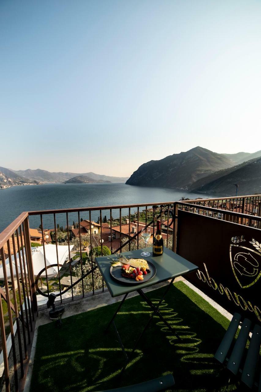 Hotel Miranda Riva di Solto Exterior foto