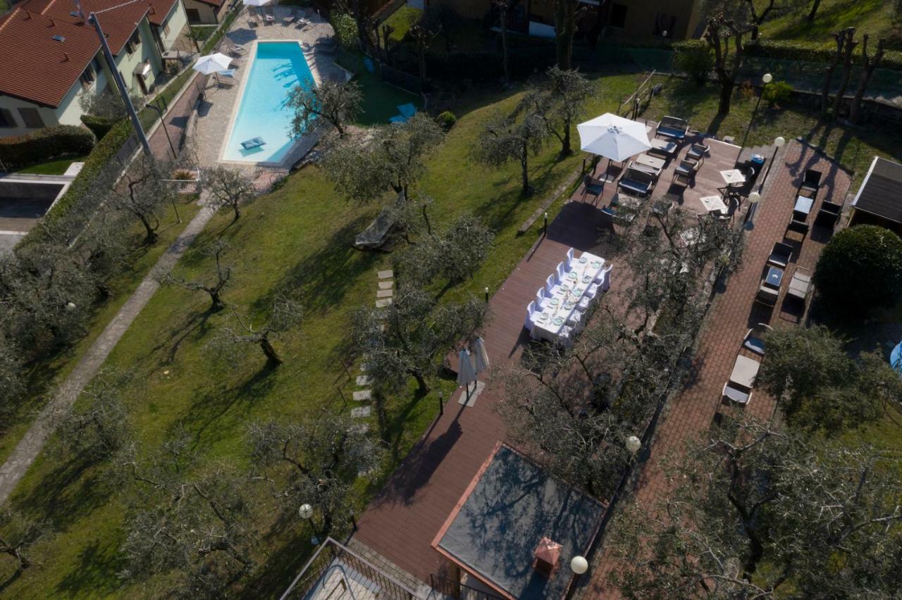 Hotel Miranda Riva di Solto Exterior foto